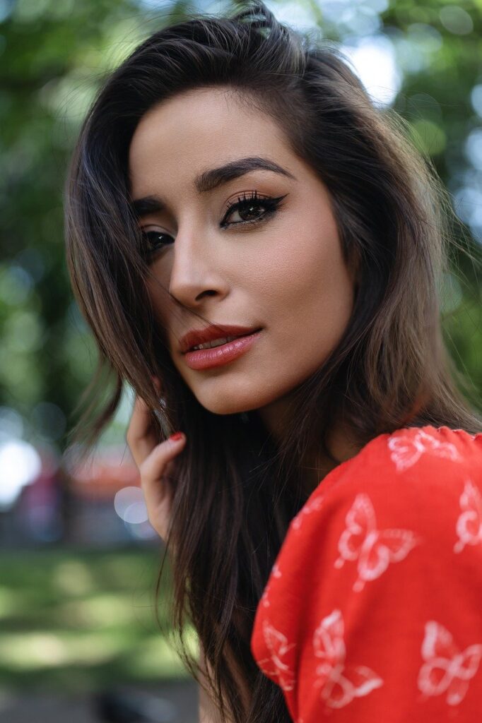 fashion, street photography, editorial look, city chic, modern portrait, urban fashion, high-end style, trendy outfit, metropolitan vibe, effortless elegance, bold fashion, contemporary styling, fashion influencer, architectural background, monochrome aesthetic, dynamic pose, model off-duty, statement dressing, cosmopolitan style, artistic composition